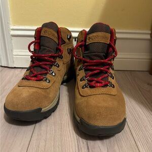 Women’s Columbia hiking boots US size 8.5